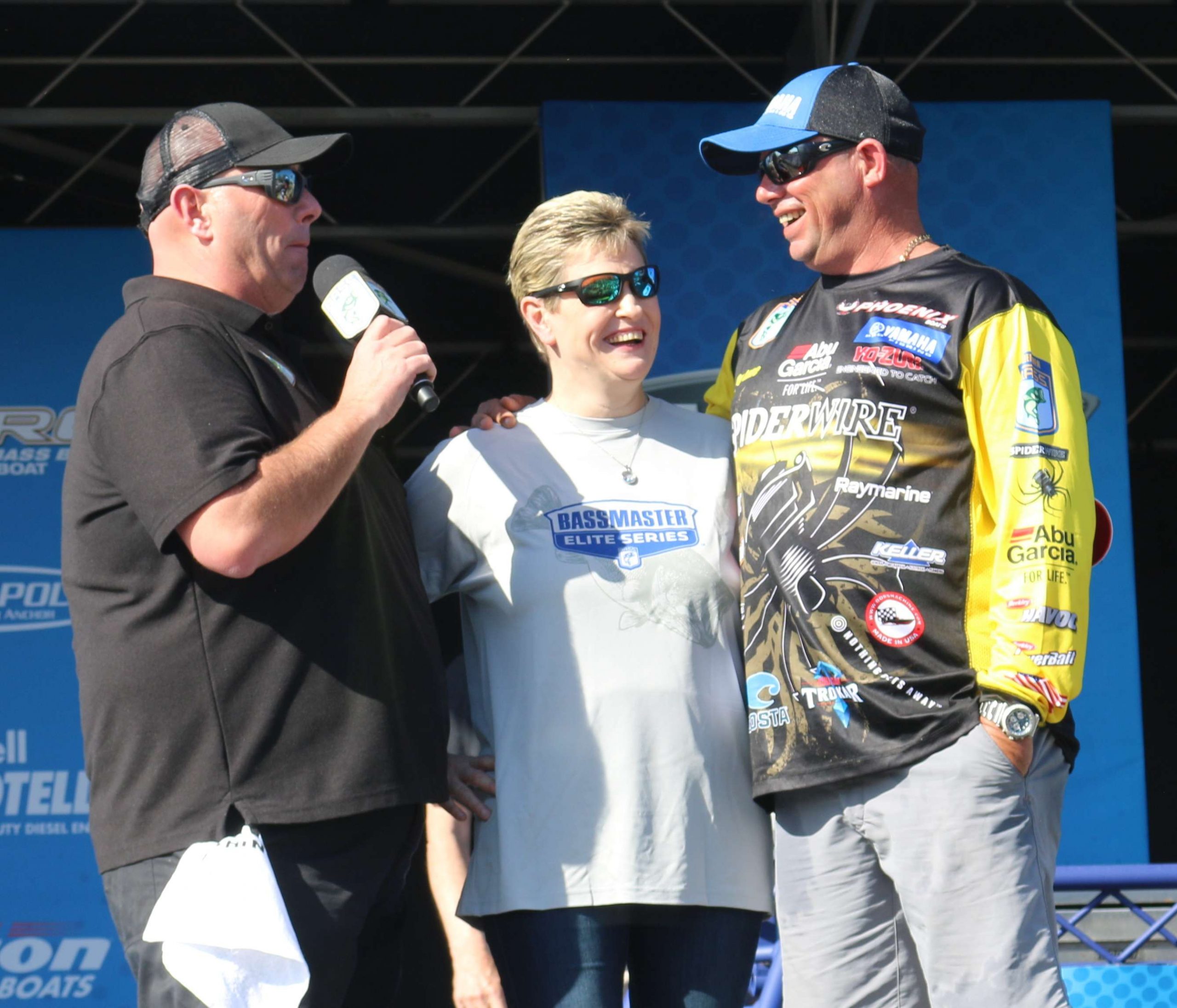 Bobby Lane Jr. is the first angler to weigh in on the final day and gets to meet Ronda for the first time. Dave Mercer wants to know if Bobby will share his winnings with Ronda if he wins the event.
