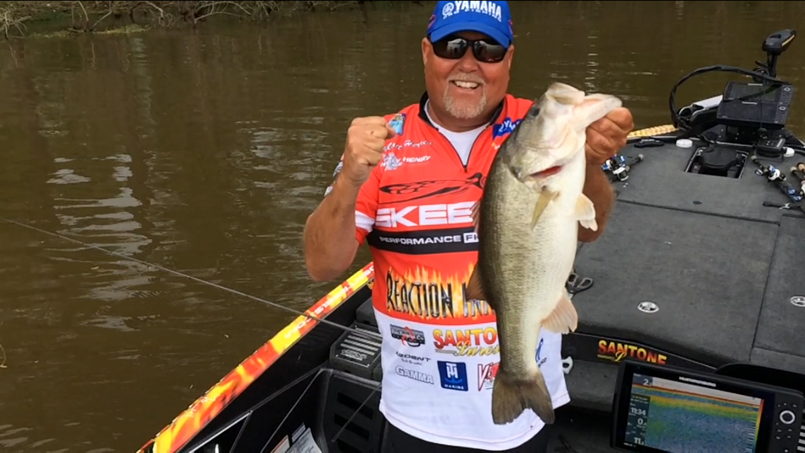 Just as it starts sprinkling, Herren fills out his limit with another 5-pounder.