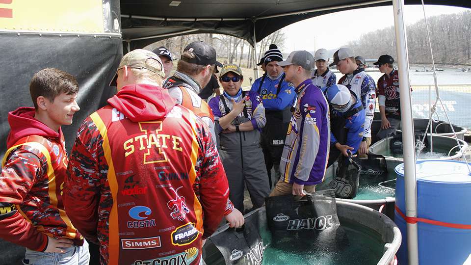 Day 1 of the Carhartt Bassmaster College Series Midwest Regional on Lake of the Ozarks presented by Bass Pro Shops came to a close and teams gathered at the tanks to weigh their catches.