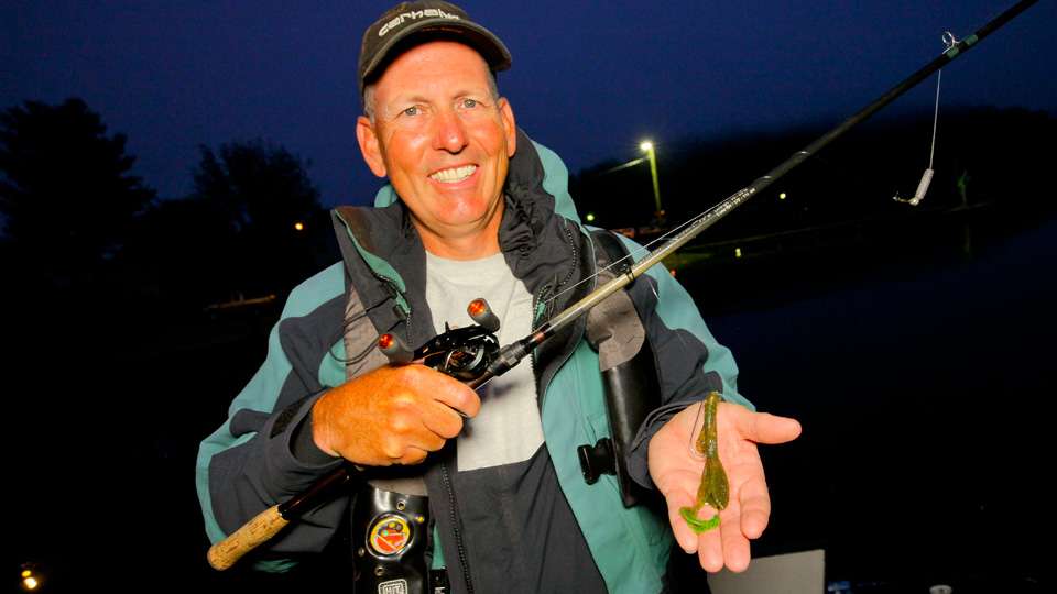 <b>Wayne Hauser Jr. </b><br>
Wayne Hauser Jr. finished seventh place using this Carolina rig setup. His choice was a 6-inch Zoom Brush Hog, green pumpkin, rigged to a 5/0 offset hook and 1/2-ounce weight. Rig length was about 2.5 feet. He fished the lure around offshore ledges.

