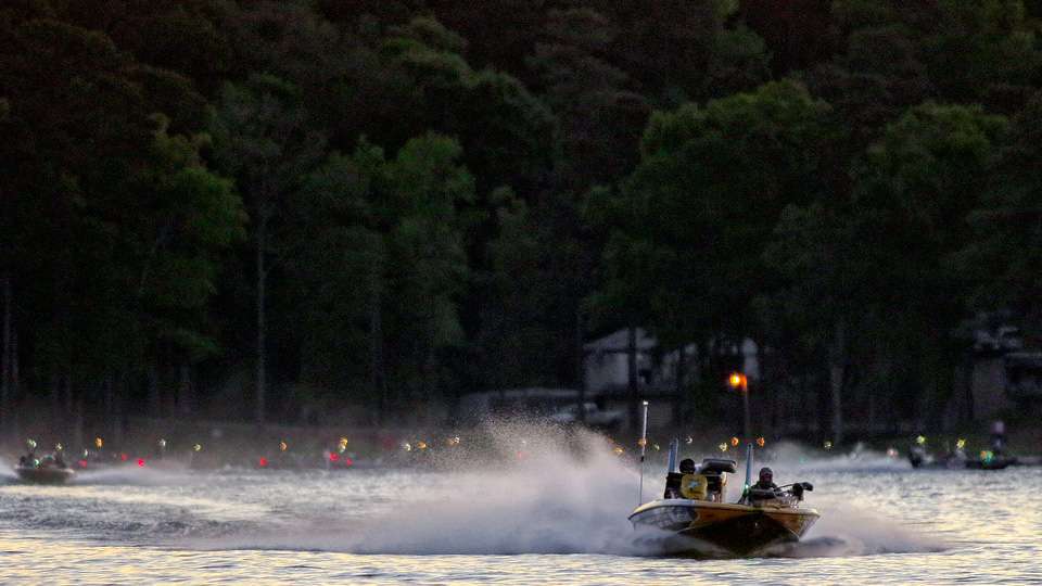 The anglers race from the launch site to start Day 1 of the Bassmaster Elite at Toledo Bend presented by Econo Lodge. 