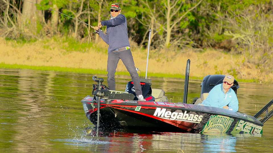 Go on the water with the Elites as they tackle the first morning of the Bassmaster Elite at Toledo Bend presented by Econo Lodge. 