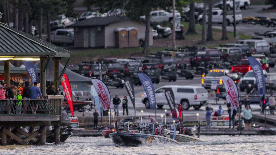 See the Top 51 Elites run and gun to their starting spots on the third day of the Bassmaster Elite at Toledo Bend presented by Econo Lodge. 