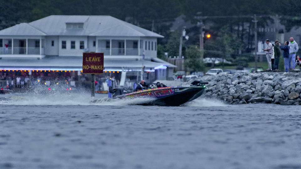 The Elites gun the throttle and rush to their first spots on Ross Barnett for the Academy Sports + Outdoors Bassmaster Elite.