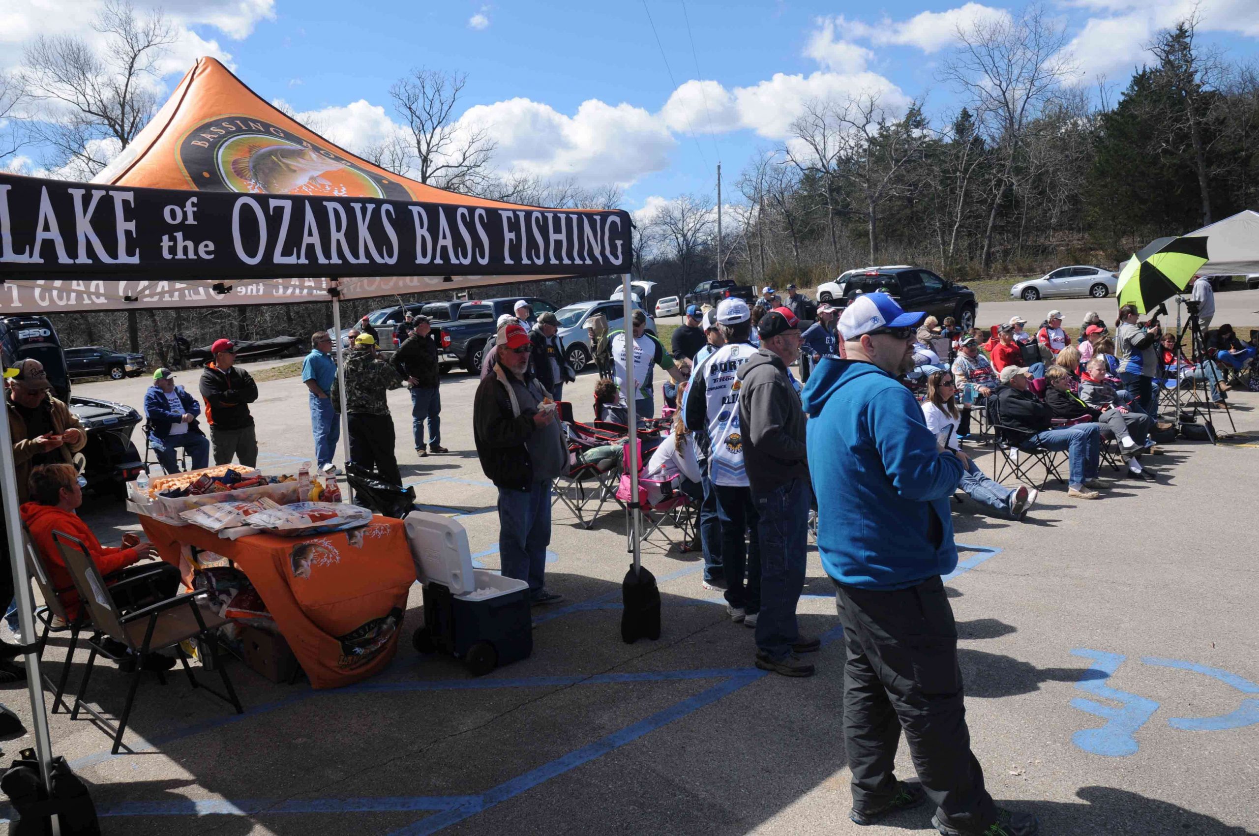 The weather improved from Day 1 to Day 2 for the weigh-in crowd at the 2017 Academy Sports + Outdoors B.A.S.S. Nation Central Regional presented by Magellan Outdoors.