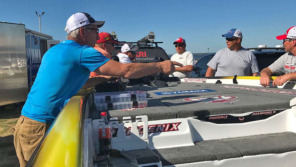 Those tools were handy as the crew just finished rewiring some of Bobby Laneâs electronics. The service crews are behind-the-scenes mechanics and specialists who donât get a lot of credit, but they are an anglerâs lifeline and best friend when stuff goes wrong.
