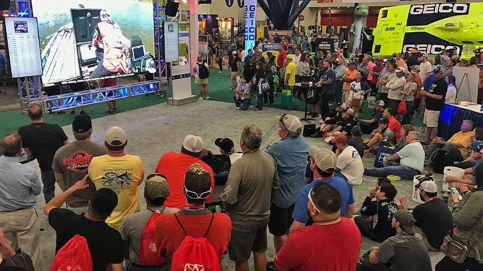 The B.A.S.S. booth, with several big screens showing Bassmaster LIVE that was being videoed right behind these folks, drew several hundred viewers at times.
