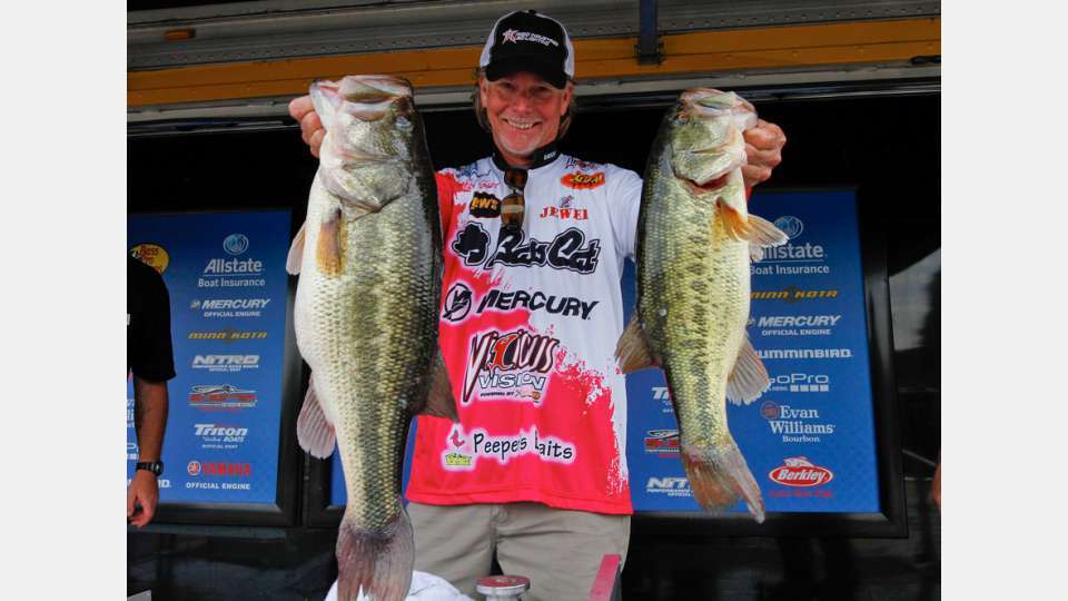 Former Elite Series pro Kevin Short weighed an 8-pound fish (left) on the first day of the 2015 Open on Ross Barnett, which proved to be the big bass of the event. A 2013 article in Mississippi Sportsman detailed how fishing improved after pinpoint grass spraying. Clarion-Ledger outdoor writer Bobby Cleveland was credited for serving as a conduit between anglers and reservoir management, advising on which areas needed spray to eliminate channel-clogging vegetation.  