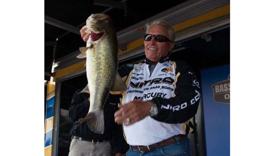 Who knows if Roland Martin fished history to land this 6-7 big bass of the 2013 Open. Martin and Bill Dance each won two B.A.S.S. events on Ross Barnett, from 1968 to 1973. Dance became the first to win two Bassmaster events on the same body of water in the 1970 Rebel Invitational there. 
