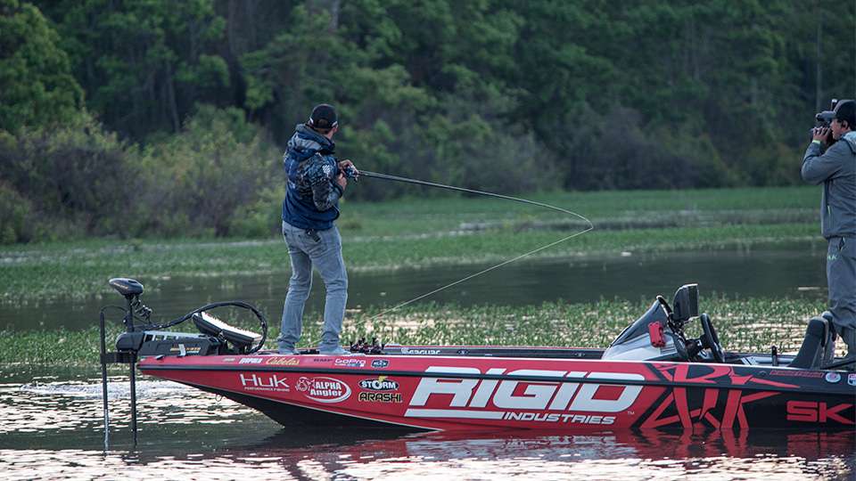 Go on the water early with Brandon Palaniuk as he tackles the final morning of the Bassmaster Elite at Toledo Bend presented by Econo Lodge.
