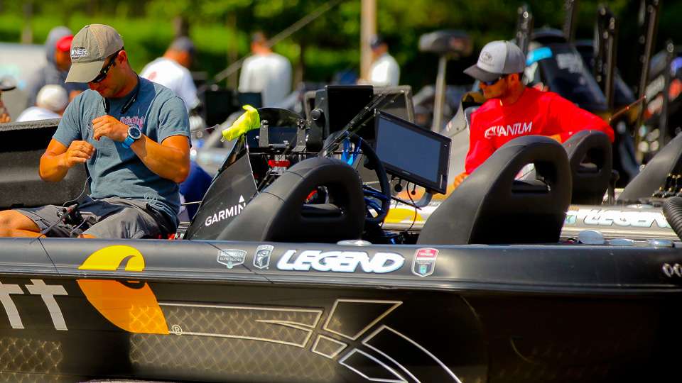 Before the anglers' meeting kicked off at the fourth stop on the Elite Series schedule on Ross Barnett Reservoir, many of the anglers spent time outside working on their tackle. 
