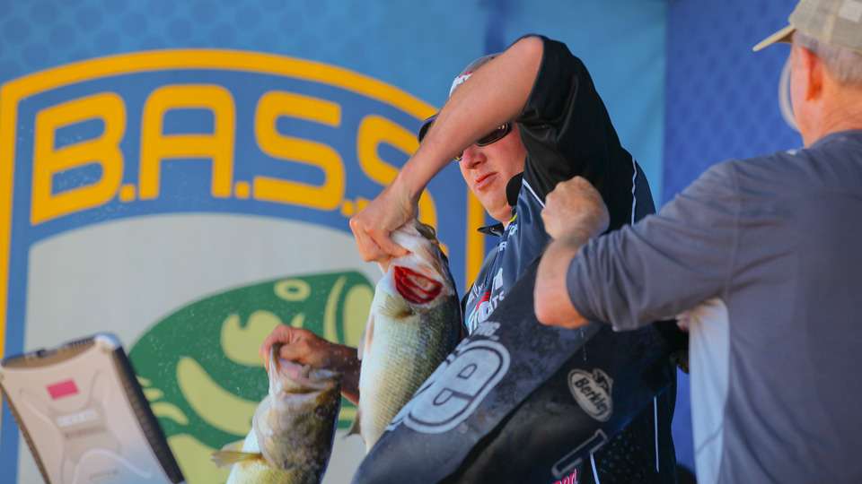 Dustin Connell would take the early lead on Day 1 of the Academy Sports + Outdoors Bassmaster Elite at Ross Barnett Reservoir. 