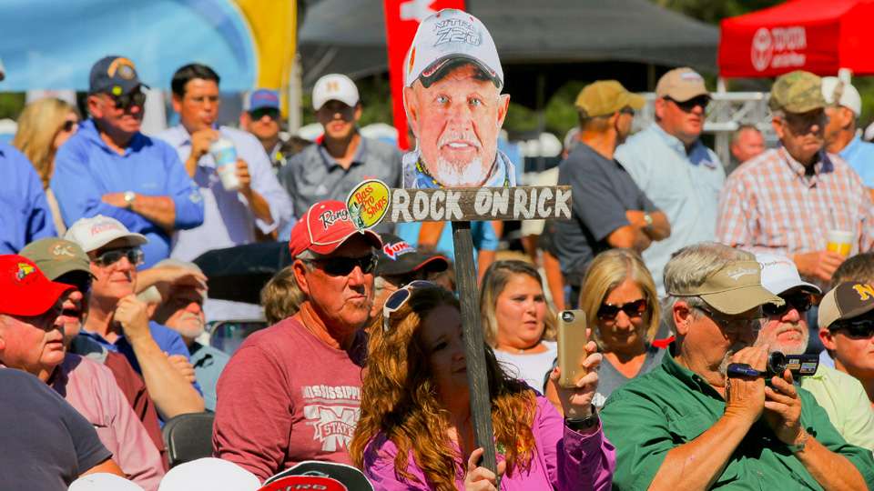 An obvious Rick Clunn fan was spotted in the crowd. 