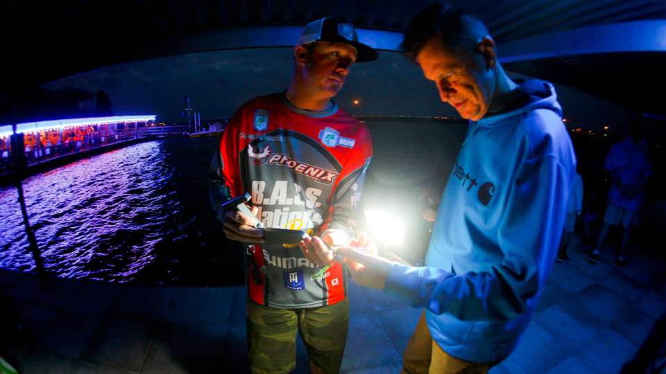 See the Top 51 Elites get ready and take off Day 3 of the Academy Sports + Outdoors Bassmaster Elite at Ross Barnett.