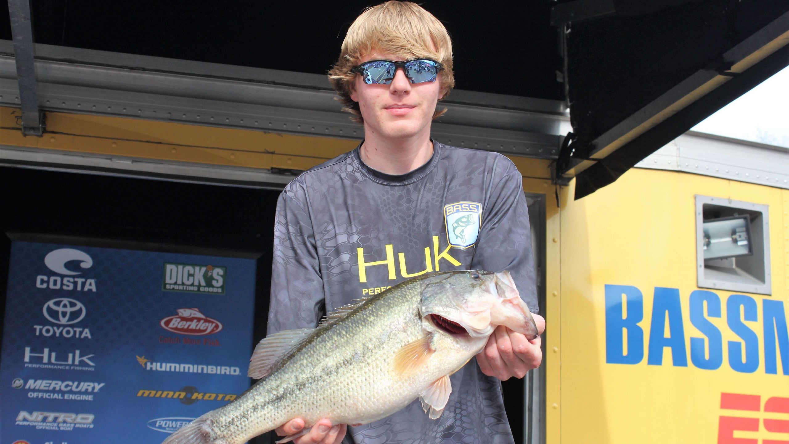 Tyler Hamburger fished alone on Sunday, but he brought the biggest bass to the scales. The young angler from the Northeastern Oklahoma High School Bass Club caught this 6-2 beauty and was eager to show it to the crowd.