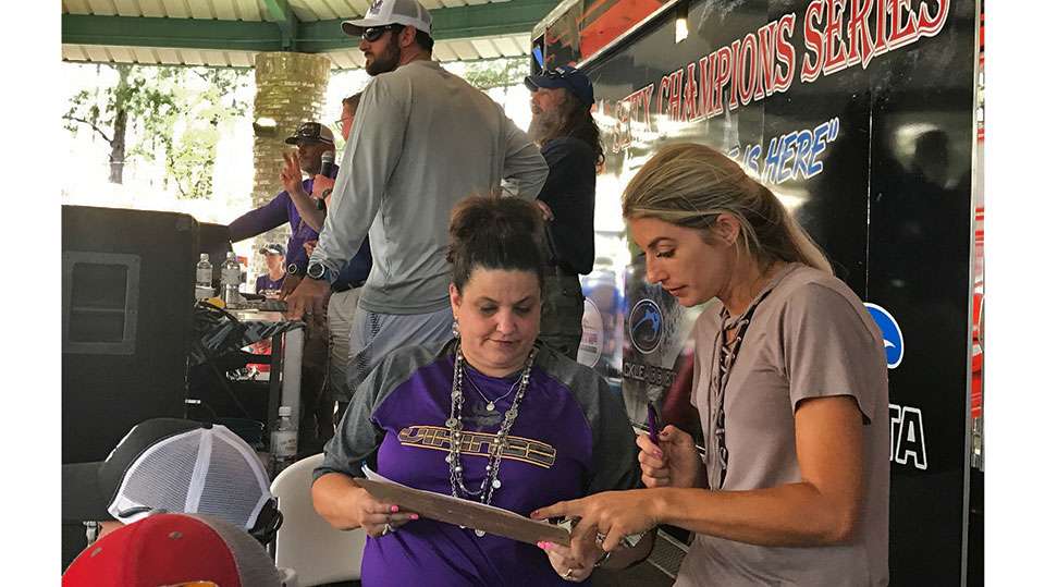 Just like with the Elite fishermen, wives shoulder a lot of the load. Here is Brian Robison's wife, Jayme, making sure things are going smoothly.