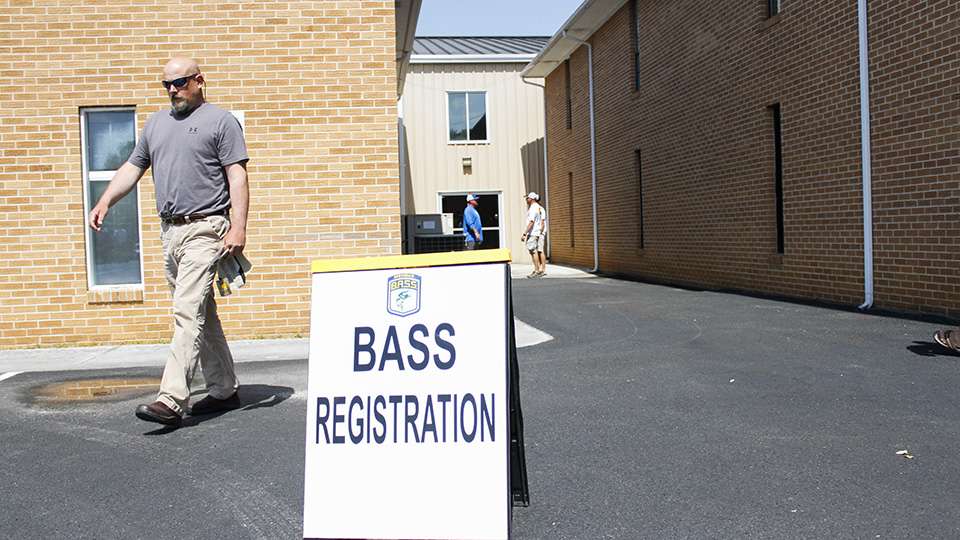 Head this way to get checked in with the B.A.S.S. officials.