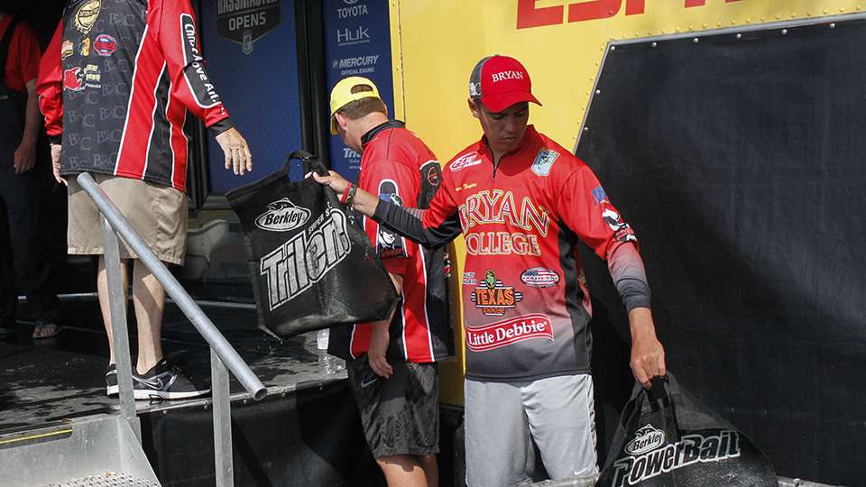The Bryan College bass fishing team helped as volunteers at weigh-in.