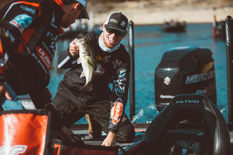 Josh struggles with 4 fish on Day 1 but maintains his cool as he's known to do on the Bassmaster Elite Series. 