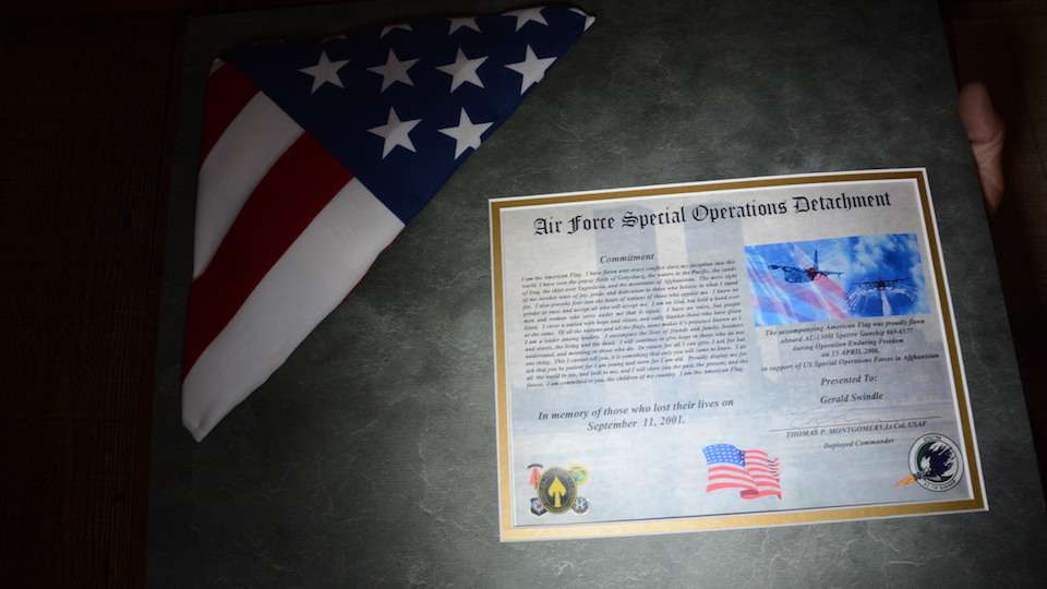 The inscription reads: âThe accompanying American Flag was proudly flown aboard AC-130H Spectre Gunship #69-6577 during Operation Enduring Freedom on 15 April 2006.â Swindle returned the gesture by sending a tournament jersey to the airman.   