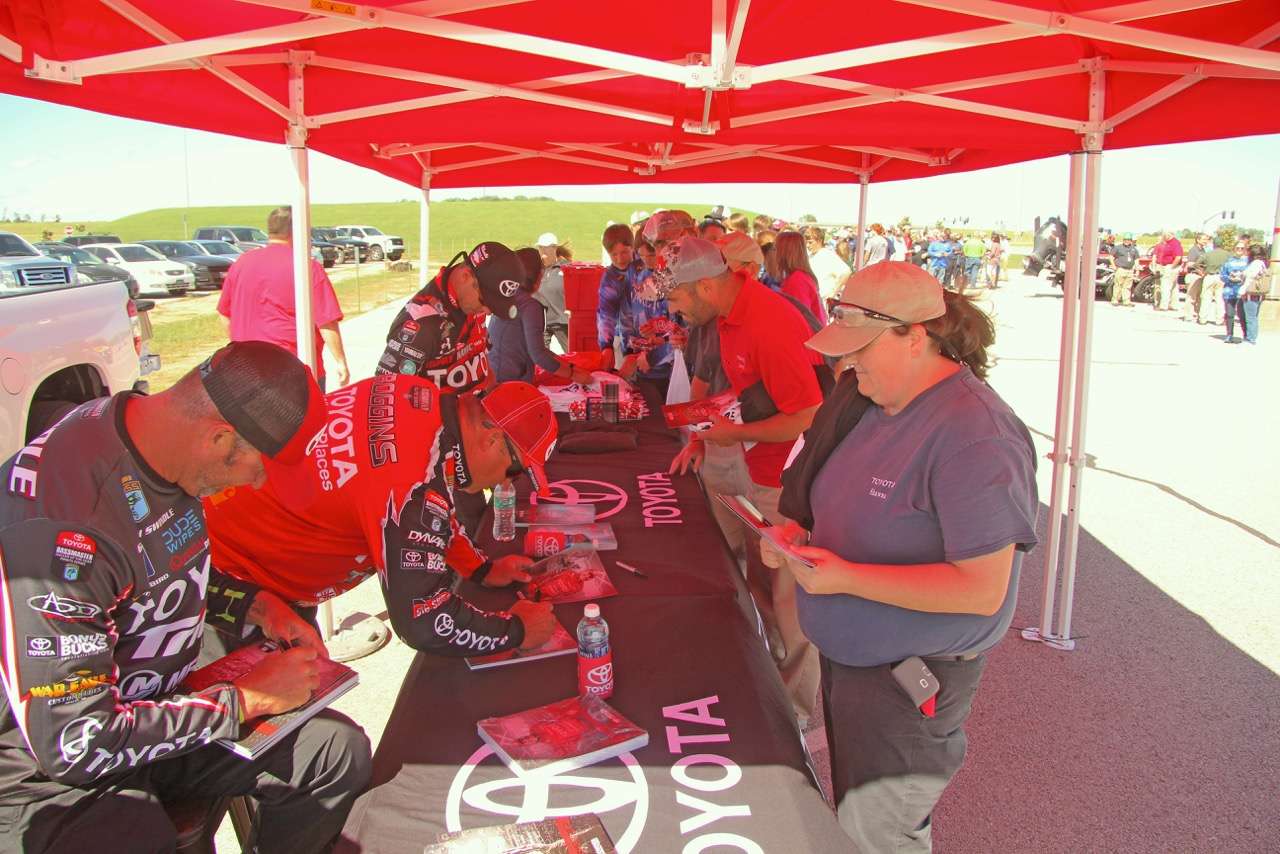 Following the plant tour, a range of fan interactions took place in the parking lot later in the afternoon including autograph signings and seminars. 