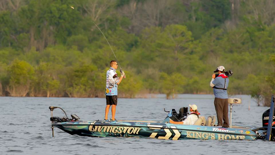 Day 3 action of Randy Howell on the water of the Toyota Bassmaster Texas Fest benefiting the Texas Parks and Wildlife Department.