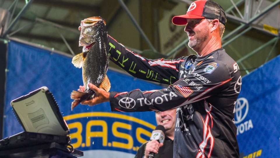 Gerald Swindle registered 11 fish each day, catching his largest bass the first day, a 7-5 to go with his 21-4 limit.  Swindle tied with Casey Ashley for 12th in terms of weight, but won the tie breaker with the largest stringer. Total weight Day 3: 56-6.