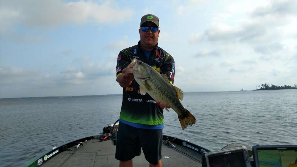 Kelley Jaye registered 9 the first day, 10 the second day (two of which were caught on one cast on Bassmaster LIVE, a 3-0 and a 3-3), and 16 on the last day. Jaye caught a 7-4 and a 6-13 in the first two hours of the day on Day 1 and Day 2, he missed his early big bite on Day 3. Total weight Day 3: 56-7.