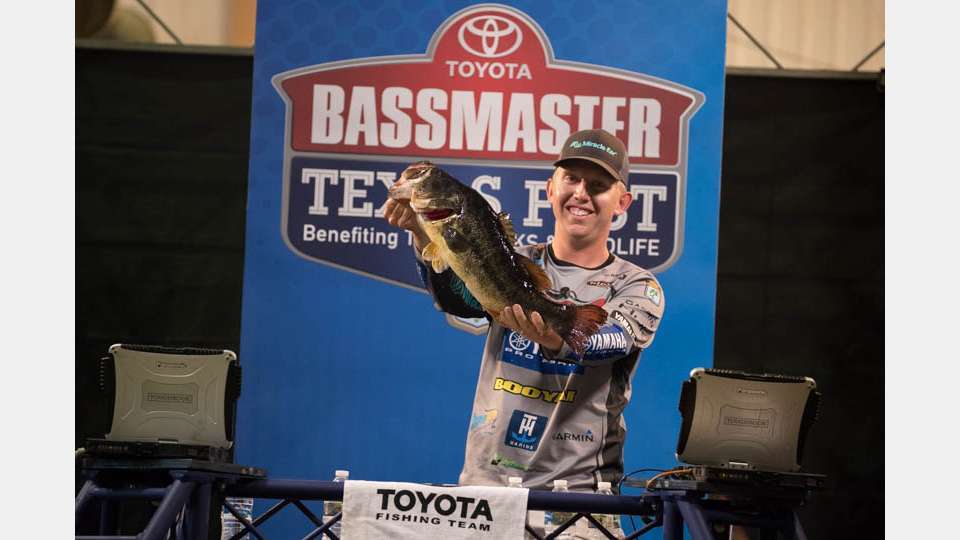Alton Jones Jr. boast the largest limit of the tournament, a Day 2 scorecard worth 26-10.
On Day 2 Jones had two 5-plus-pound fish and a 7-6 to climb up the leaderboard from 82nd place on the first day to 11th place after Day 2. Total weight Day 3: 57-2.
 
