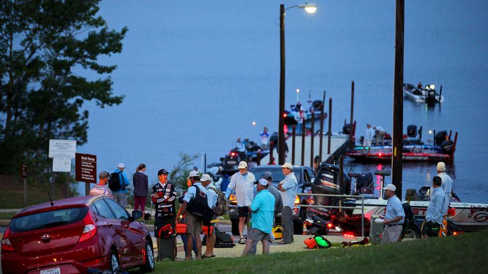 Follow the Elites as they take off onto Sam Rayburn for Day 1 of the Toyota Bassmaster Texas Fest benefiting the Texas Parks and Wildlife Department.