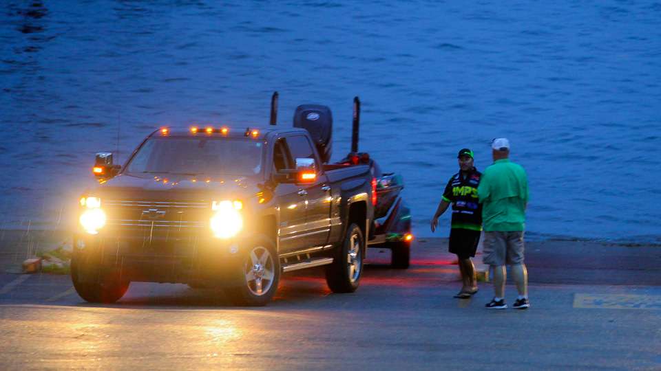 See the Top 12 Elites get ready and head out for the final day of the Toyota Bassmaster Texas Fest benefiting the Texas Parks and Wildlife Department.