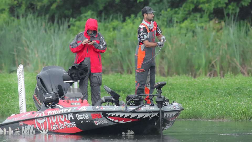 Go on the water with Mike Iaconelli as he tackles the final day of the GoPro Bassmaster Elite at Dardanelle presented by Econo Lodge.