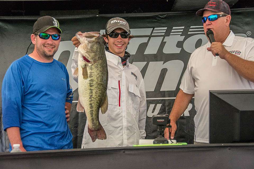 The team of Jason and Nicholas Dotson brought in the 9.15 pound big bass of the event to claim the $3000 Big Bass prize. This was the first Triton Ownerâs event that the Dotsonâs have attended and the lunker was a new personal best for young Nicholas. The monster Kentucky Lake bass was caught on a shallow ledge in Richland Creek using a Â¾ ounce Strike King Denny Brauer Structure Jig in green pumpkin color.
