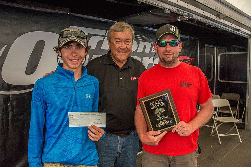 The father and son team of Jason Dotson and Nicholas Dotson took home big fish honors with Nicholas's 9.15lber., his new personal best bass.

