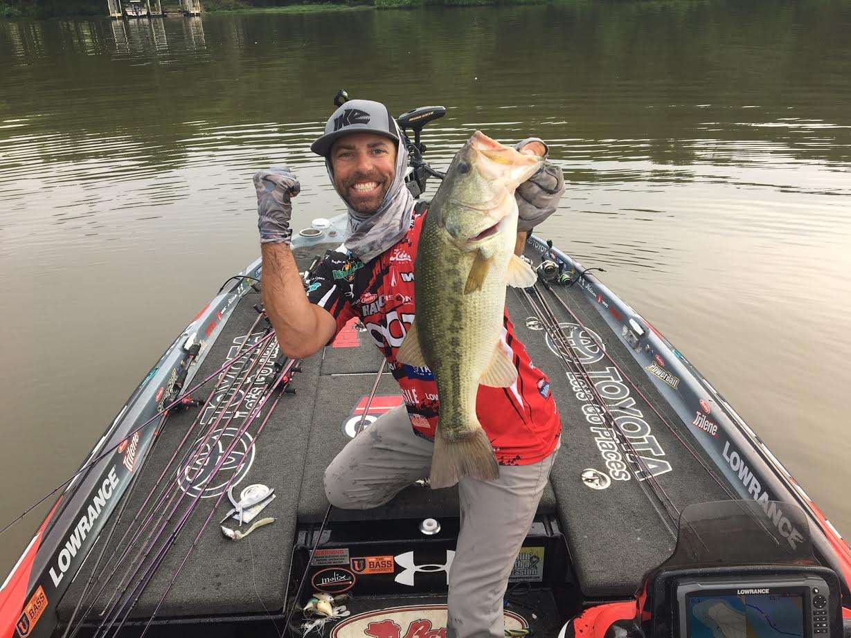 Mike Iaconelli adds 3-pounder for No. 2. 