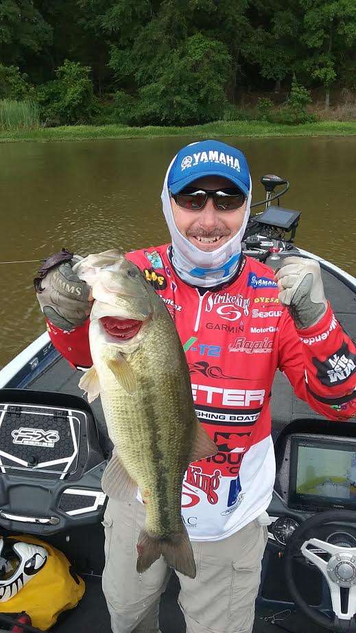 Mark Menendez just threw out a small for a large! 5-pound fish is now in his livewell.