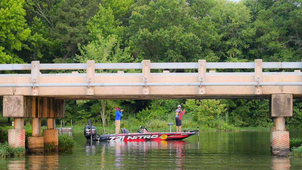 Head out early with Kevin VanDam as he tackles the third morning of the GoPro Bassmaster Elite at Dardanelle presented by Econo Lodge.