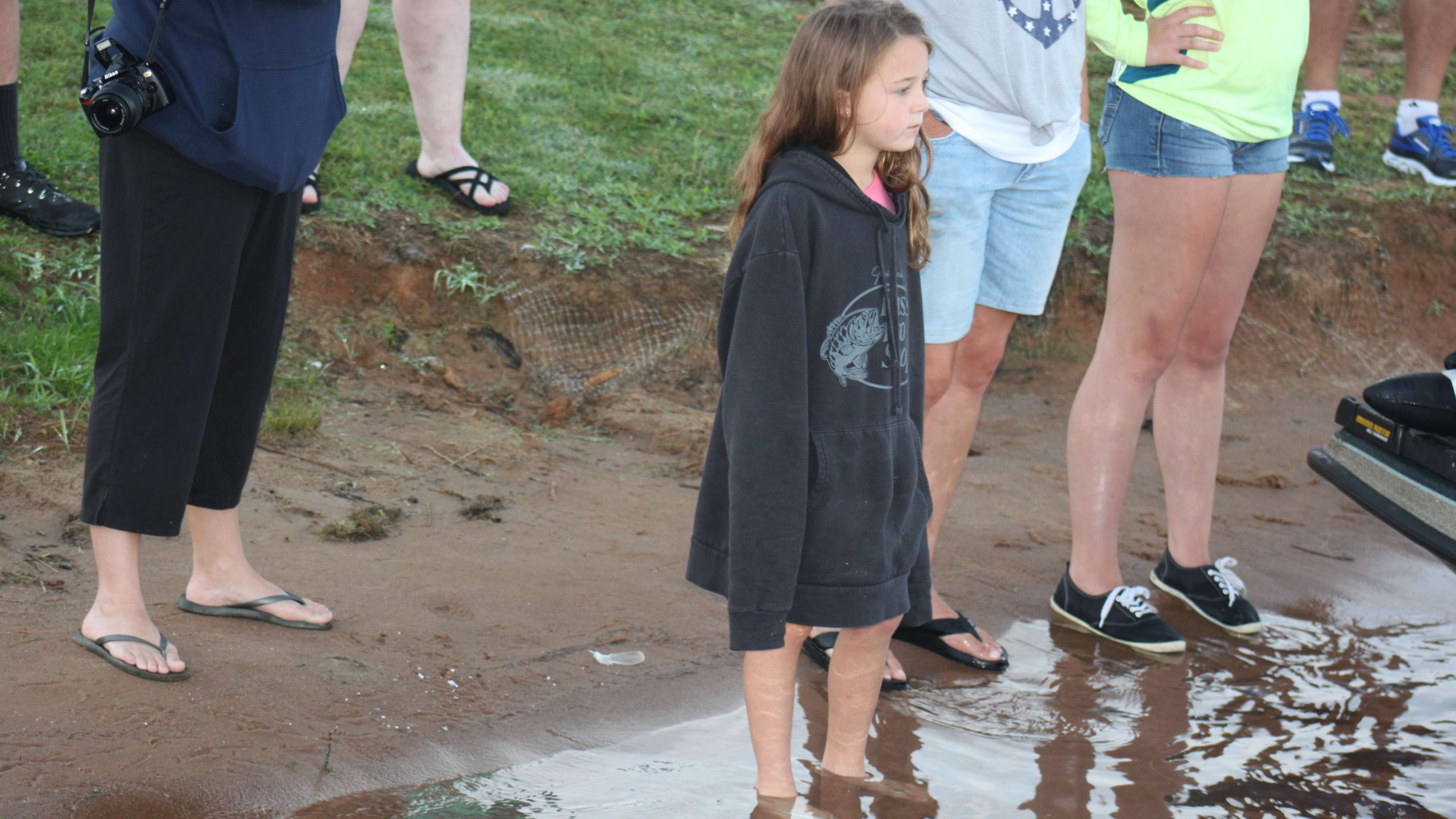 This young fan decided to take off her shoes and stick her feet in the lake.  