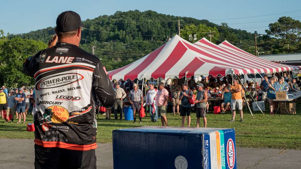 On Friday night, May 26th, Foodland hosted 200 teams of anglers vying for a guaranteed $10,000 prize.  Sponsors of the team tournament were Bryan Meats, the flavor of the South, Jack Links, Frito Lay, Borden, Gatorade, Bass Pro Shops, and River Rocks Plantation Tiny Home Community in Guntersville and the sponsors of Chris Lane Fishing. 