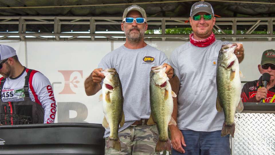 The winning team of Grant Hopson & Greg Ward took home the $10,000 guaranteed prize from Foodland.