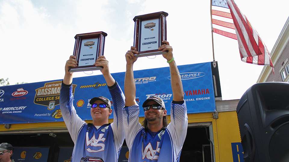 They take the title at the Wild Card on Lay Lake after catching 10-13 on the final day.