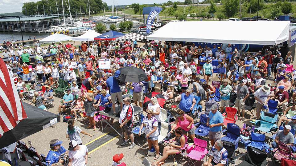 It was a packed crowd at Paris Landing.