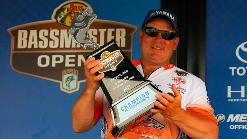 Jerkbaits accounted for most of the catches, along with heavy bags of smallmouth. The exception was winner Stanley Sypeck. He ignored the smallmouth bite and went fishing for largemouth with a jig. The result was a first-place finish. 
