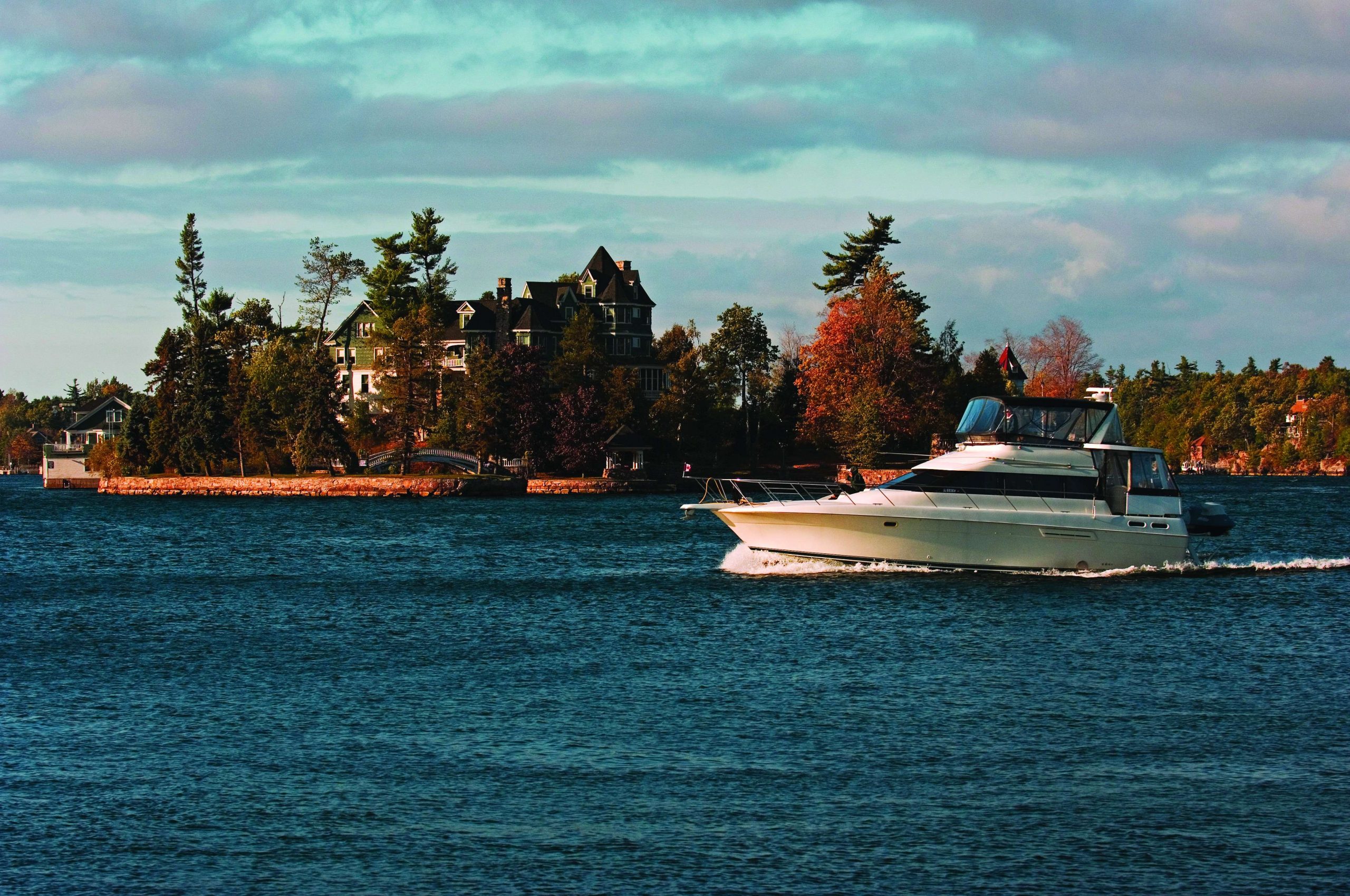 <b>Thousand Islands</b><br>  Fabulous bass fishing combined with spectacular scenery is the reason the magnificent St. Lawrence River is the fourth most popular fishing destination in New York. Fat and feisty smallmouth bass get the most attention from anglers, but excellent largemouth bass fishing can also be found here in shallow, weedy bays. The most popular stretch of the St. Lawrence with bass anglers is from Cape Vincent near Lake Ontario east to Morristown. This Thousand Islands section of the river is a maze of islands, rocky edges, drop-offs and other ideal smallmouth habitat. Smallmouth tend to hang on structure close to the riverâs current. Topwater plugs and jerkbaits draw strikes in the shallows, while drop shot rigs excel for smallmouth in deep water. For largemouth, cast spinnerbaits, weedless frogs, jigs and Texas rigged plastic lures to grass beds in the bays.