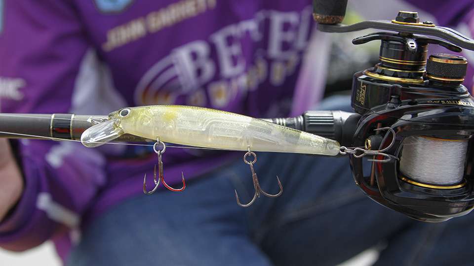 All week he put the jerk in this jerkbait, making strong downward pulls to bring bass from inside bottom grass into the strike zone above. He used this Strike King KVD Jerkbait, Sexy Dog, to get the strikes. âI had to work it fast as I could to get them to come up and take it.â
