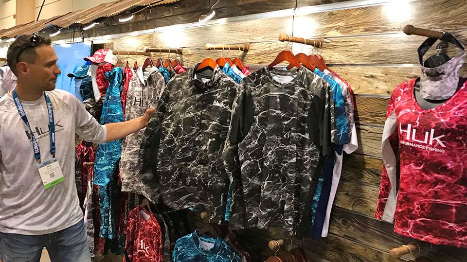 Nick Pujic at Huk shows off his companyâs fishing apparel in the new Mossy Oak Elements. Moments later that day, it was announced that Elements would be the official pattern of B.A.S.S., with a Kevin VanDam connection to boot.
