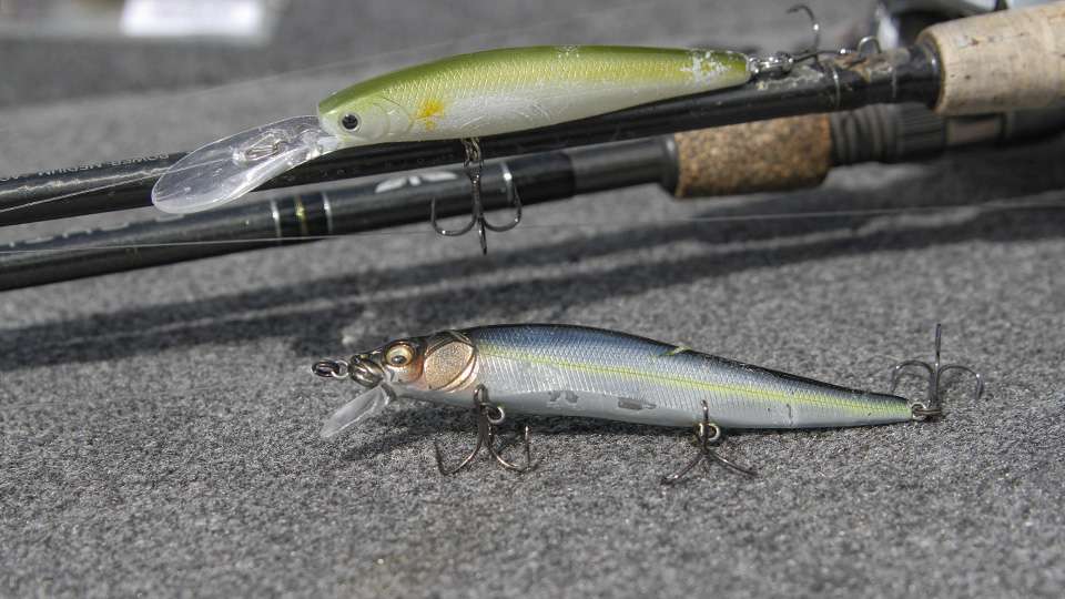 To cover shallow and mid-range strike zones he used these two jerkbaits. For the midrange he used a Lucky Craft Staysees 90 ver.2, Pearl Ayu. For shallower bites he chose a Megabass Ito Vision 110 Jerkbait, Sexy French Pearl. 
