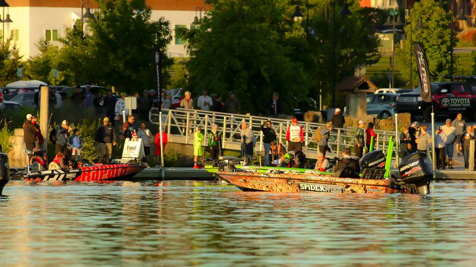 The Top 51 race to their starting spots on Championship Sunday of the Bassmaster Elite at Champlain presented by Dick Cepek Tires & Wheels.
