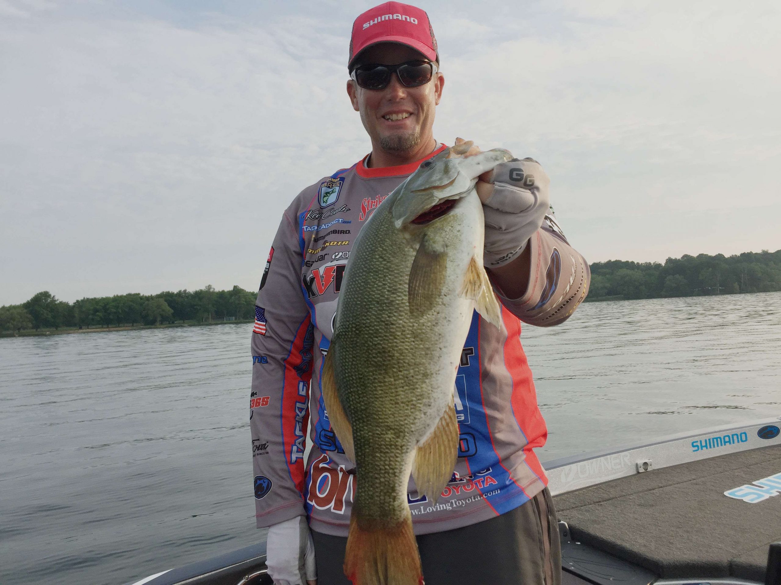 Keith Combs got a limit quick this morning but he says that this is the only one he's interested in taking to weigh in. He is looking to upgrade. 
