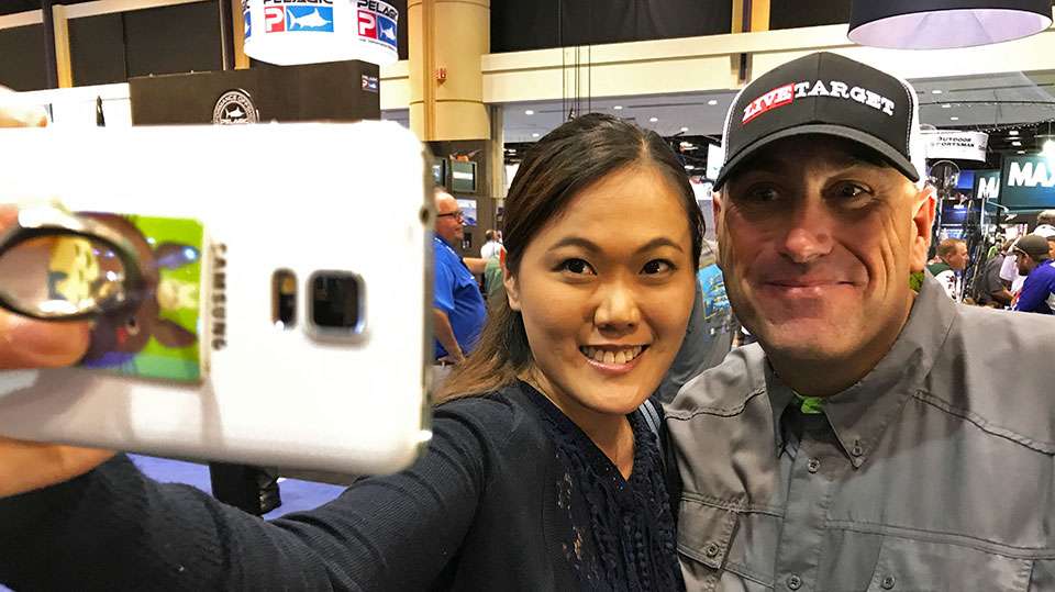 Kitty Au, a marketing manager, snaps a selfie with Dave Mercer, Bassmaster emcee and host of âFacts of Fishing.â